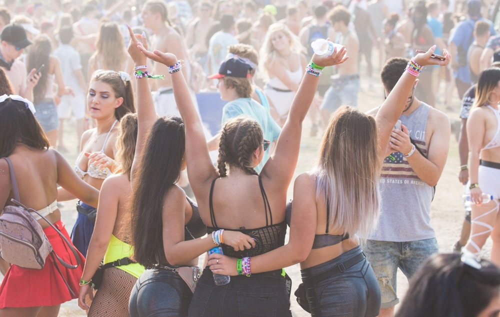 Top Tips for Staying Hydrated During Summer Festivals