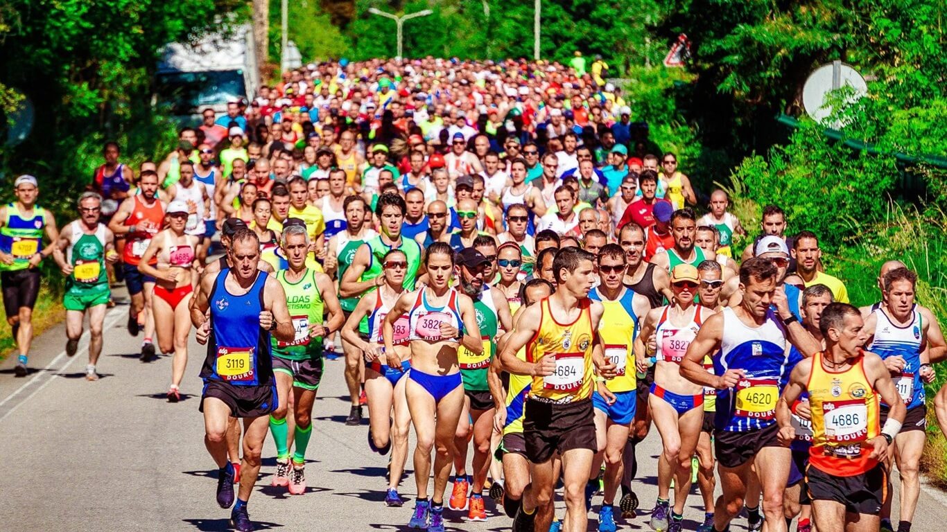 Large group of marathon runners