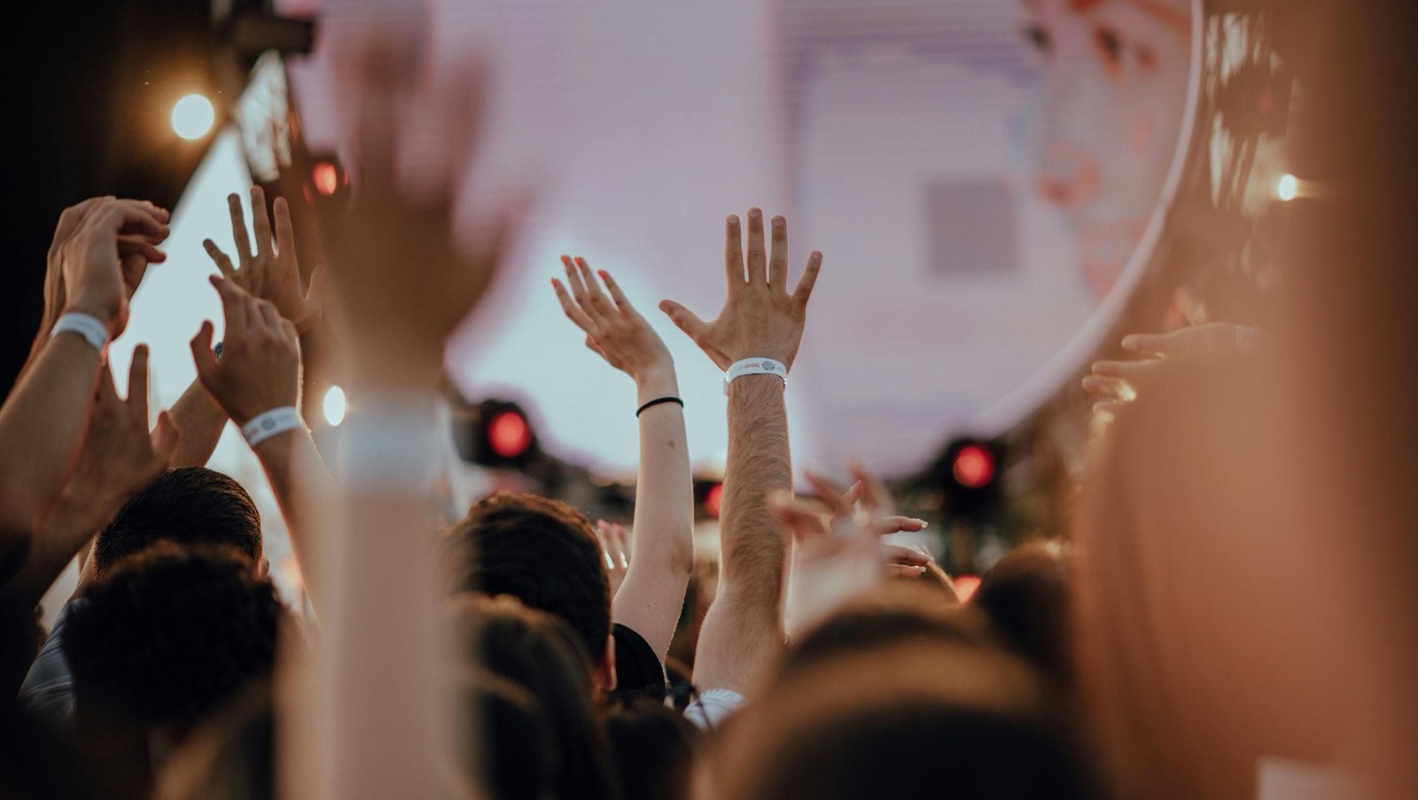 How to Stay Hydrated at a Festival: Solutions for Street and Downtown Events