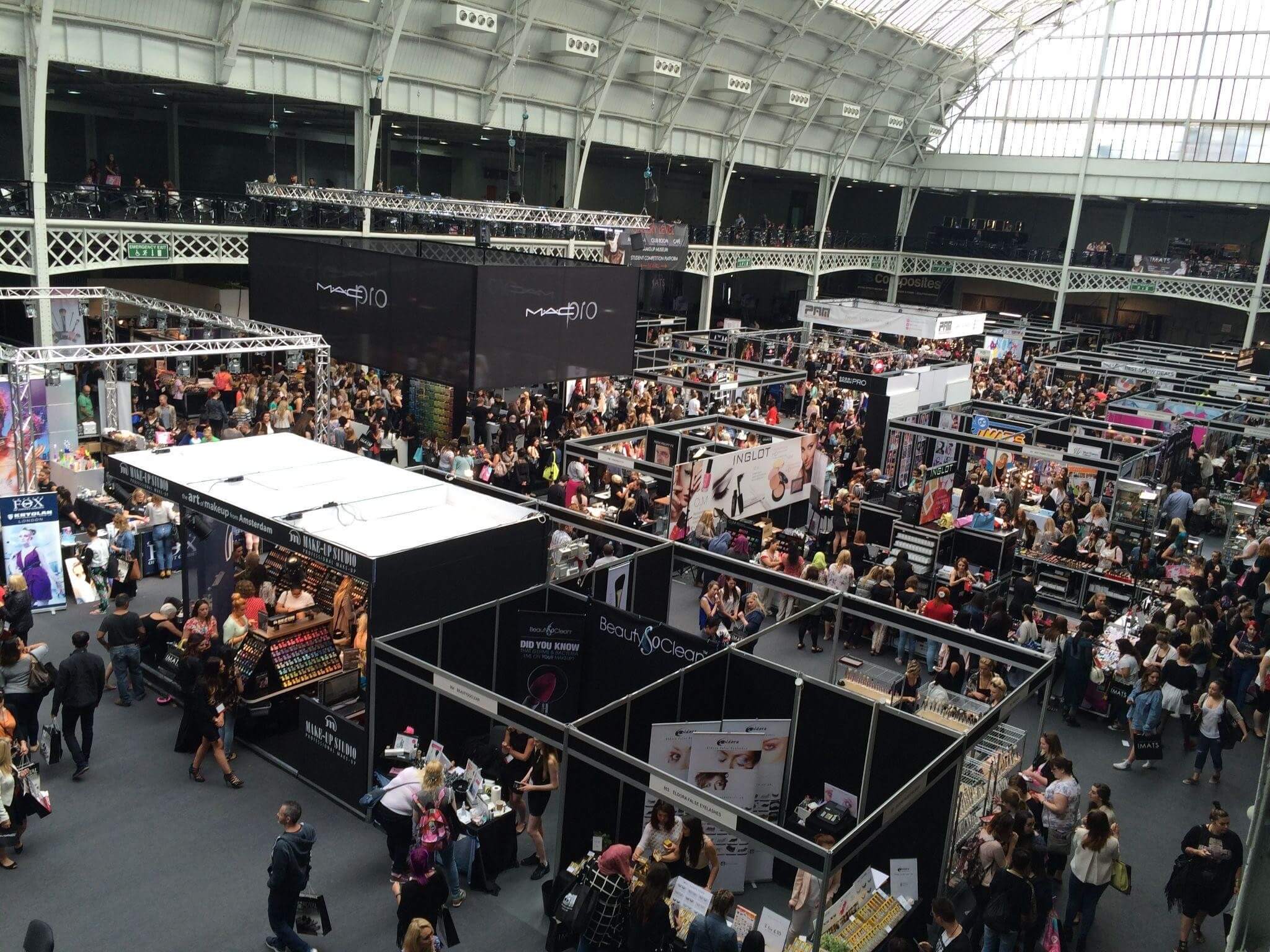 Trade Show Hydration Planning for Outdoor Shows and Exhibitions